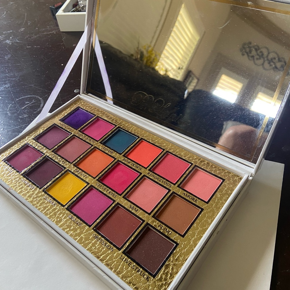 P Louise the Secret Sinner palette